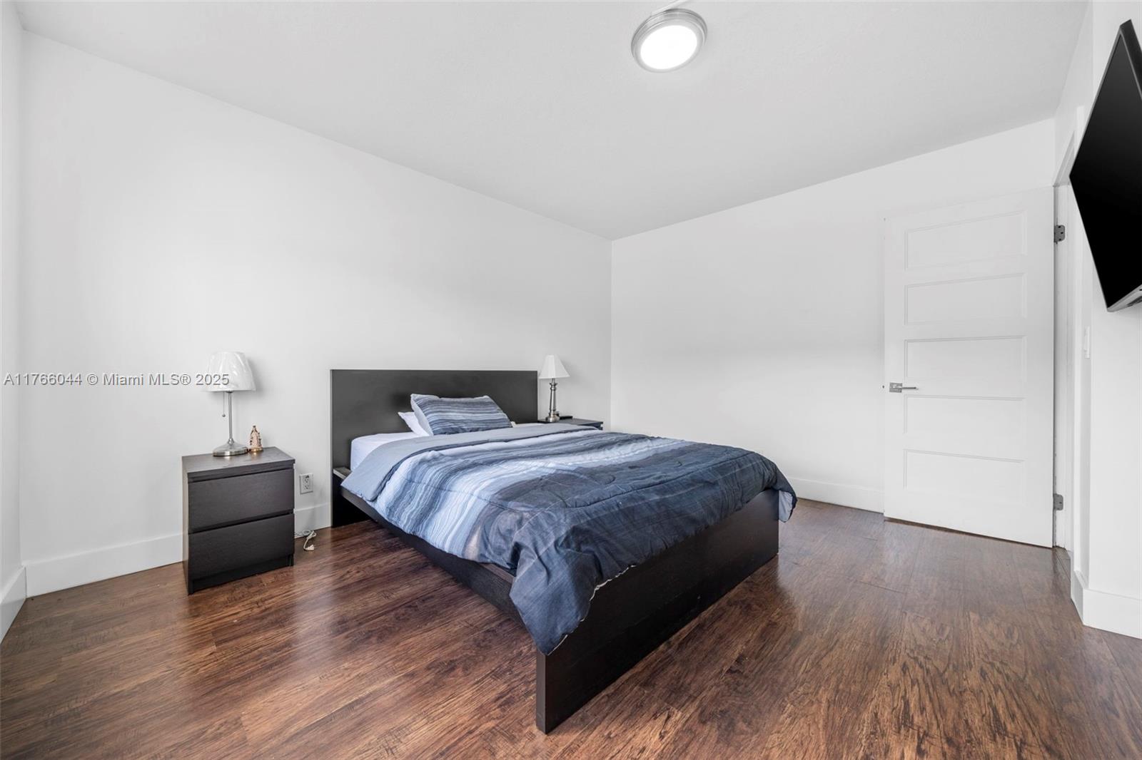 RACQUET CLUB APTS AT BONA - Residential
