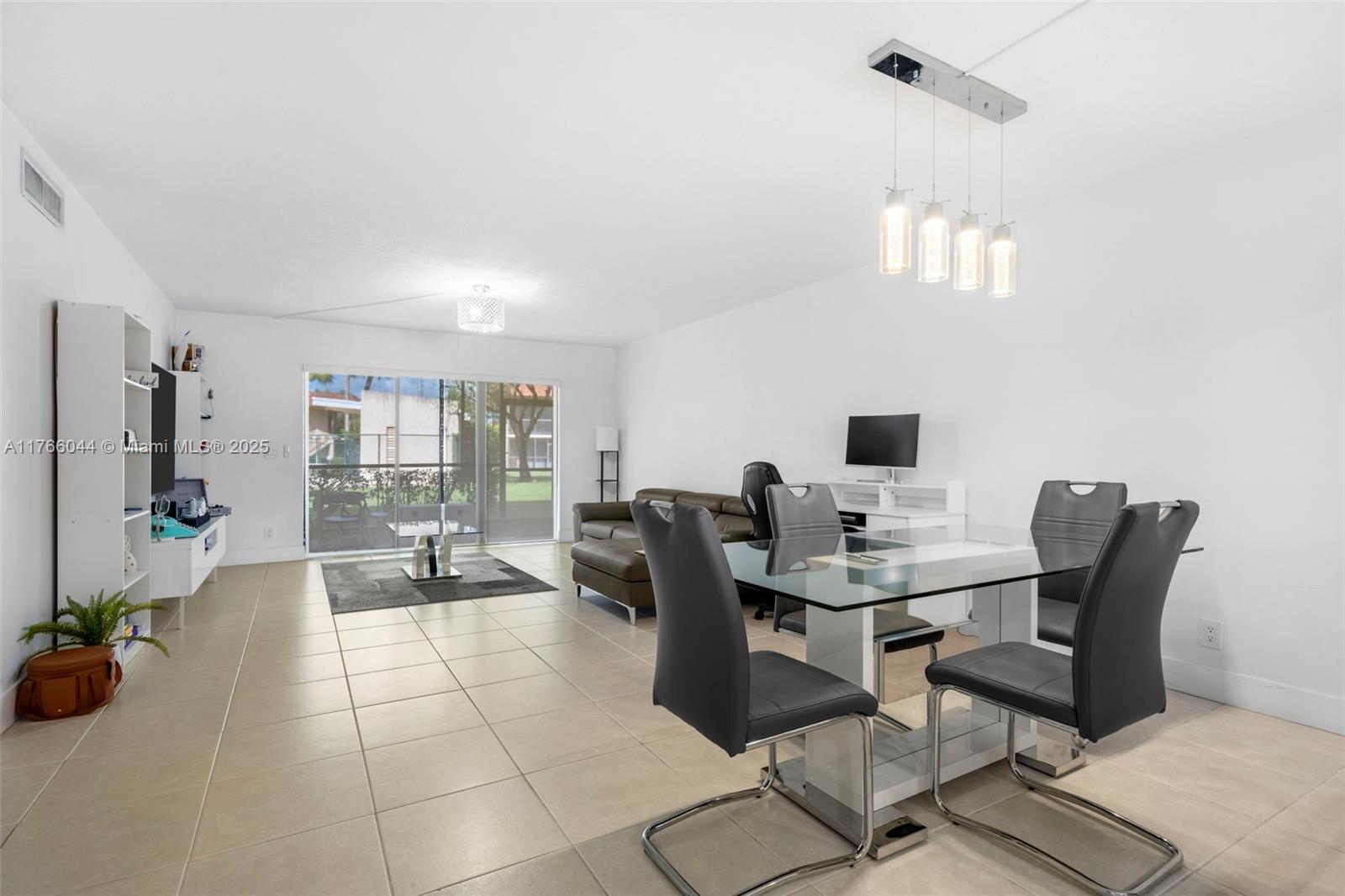RACQUET CLUB APTS AT BONA - Residential