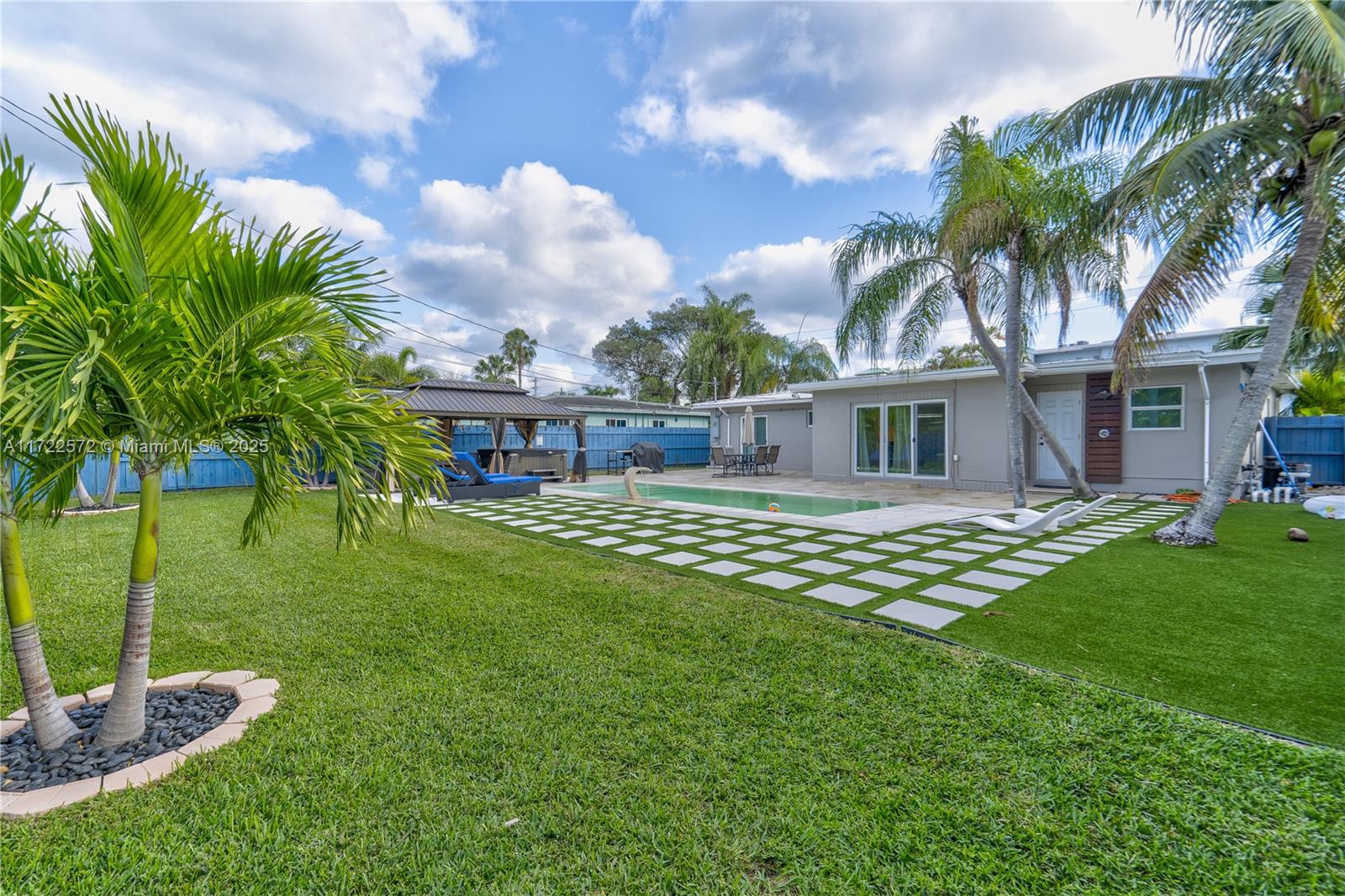 ROYAL PALM VISTA - Residential