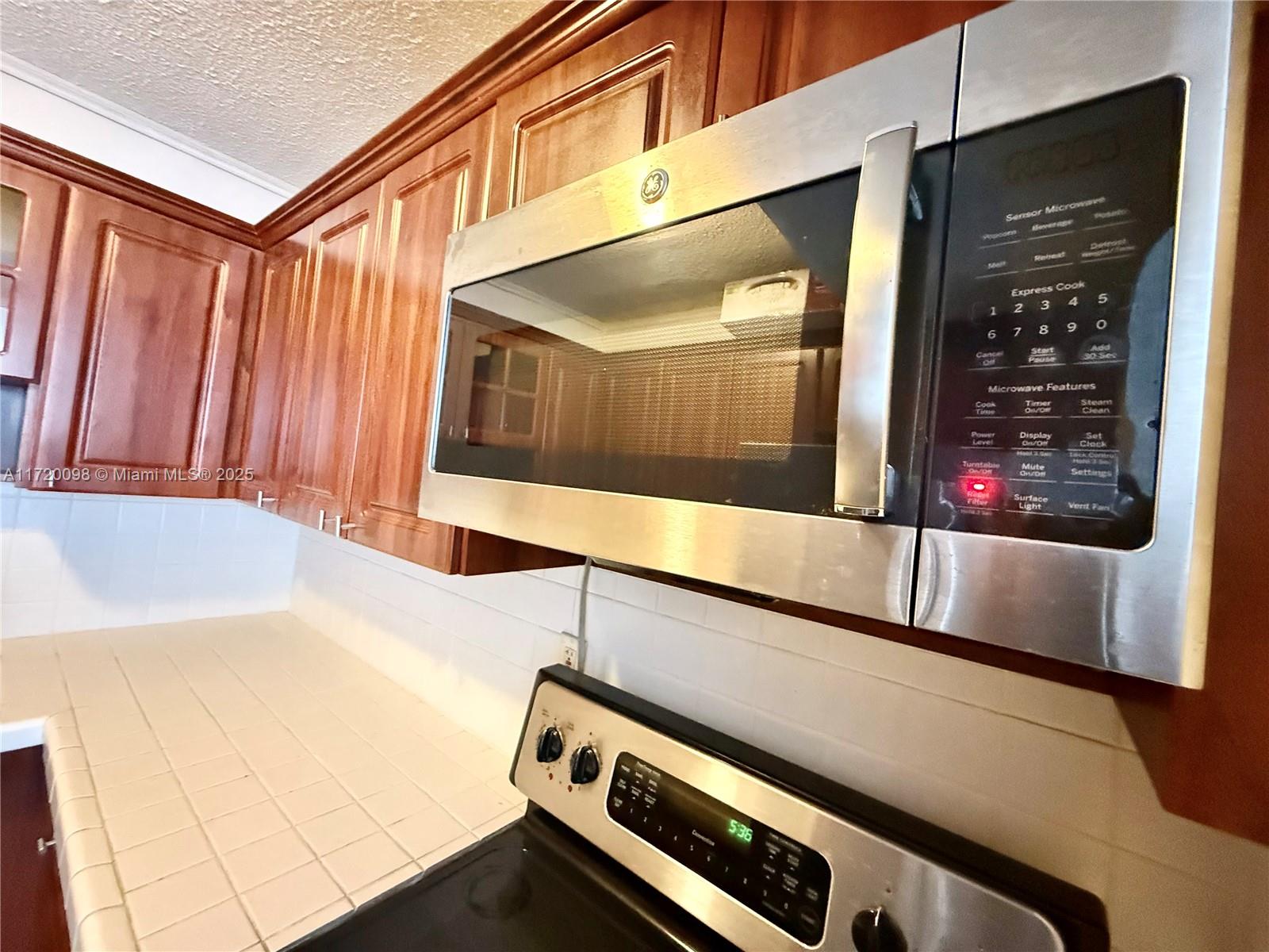 3660 Ne 166th St 516, North Miami Beach, Miami-Dade County, Florida - 1 Bathrooms - 