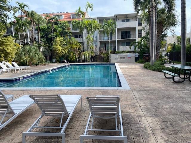 CENTRAL LOCATION . UPDATED KITCHEN AND BATHROOMS OPEN SCREEN BALCONY FACING THE POOL AREA. SECURITY GARD GATED COMMUNITY DADELAND GROVE WAS BUILT WITH YOUNG PROFESSIONALS LIVING HERE .HAVING THE PRIVILEGE OF HAVING MIAMI METRO RAIL STATION AROSS THE STREET TAKE TO WORK DOWNTOWN , JACKSON HOSPITAL ,DADE COUNTY COURT AND SURRONDING AREAS RESTURANTS AND ENTERTAINING .