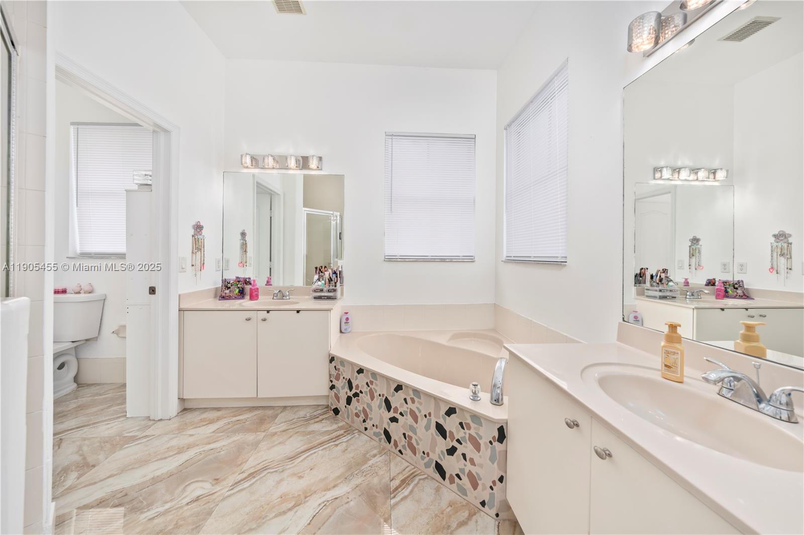 CENTURY GARDENS - Residential