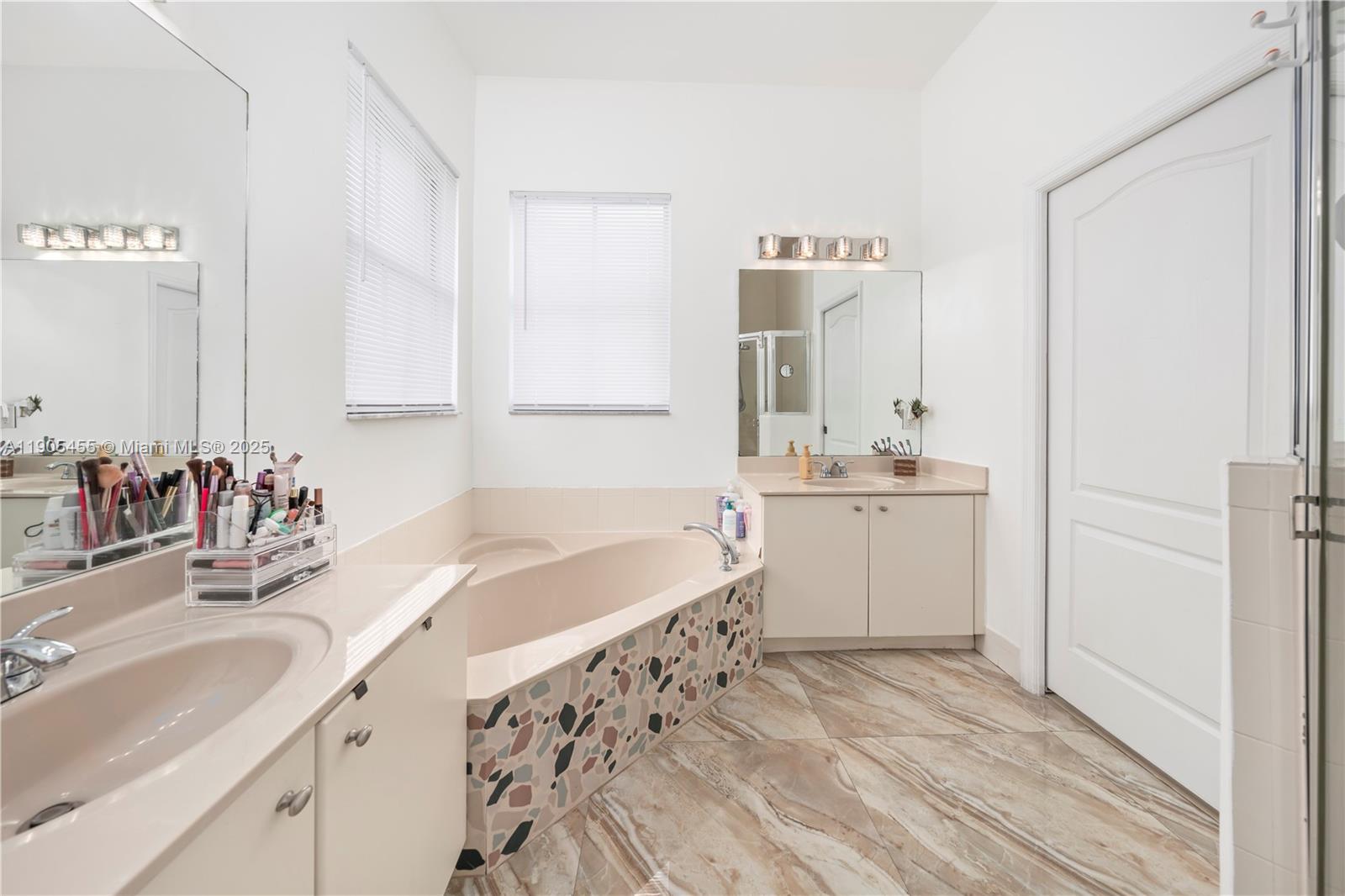 CENTURY GARDENS - Residential