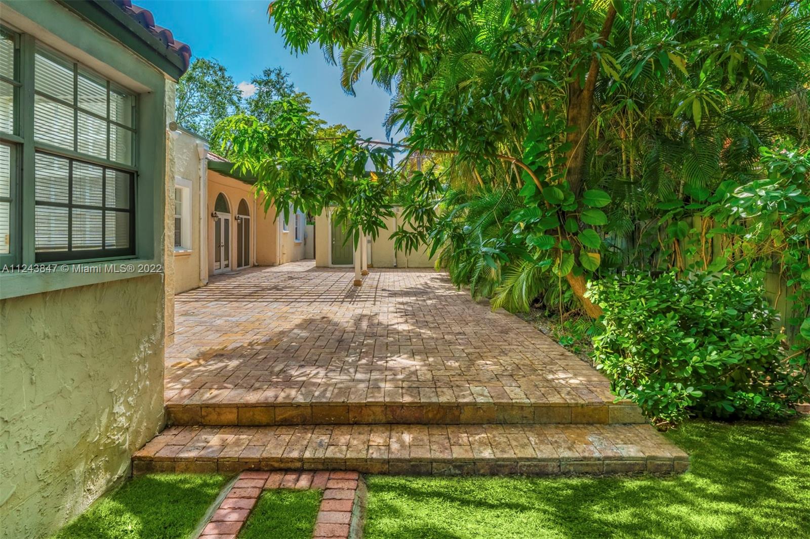 ESPANOLA HEIGHTS - Residential