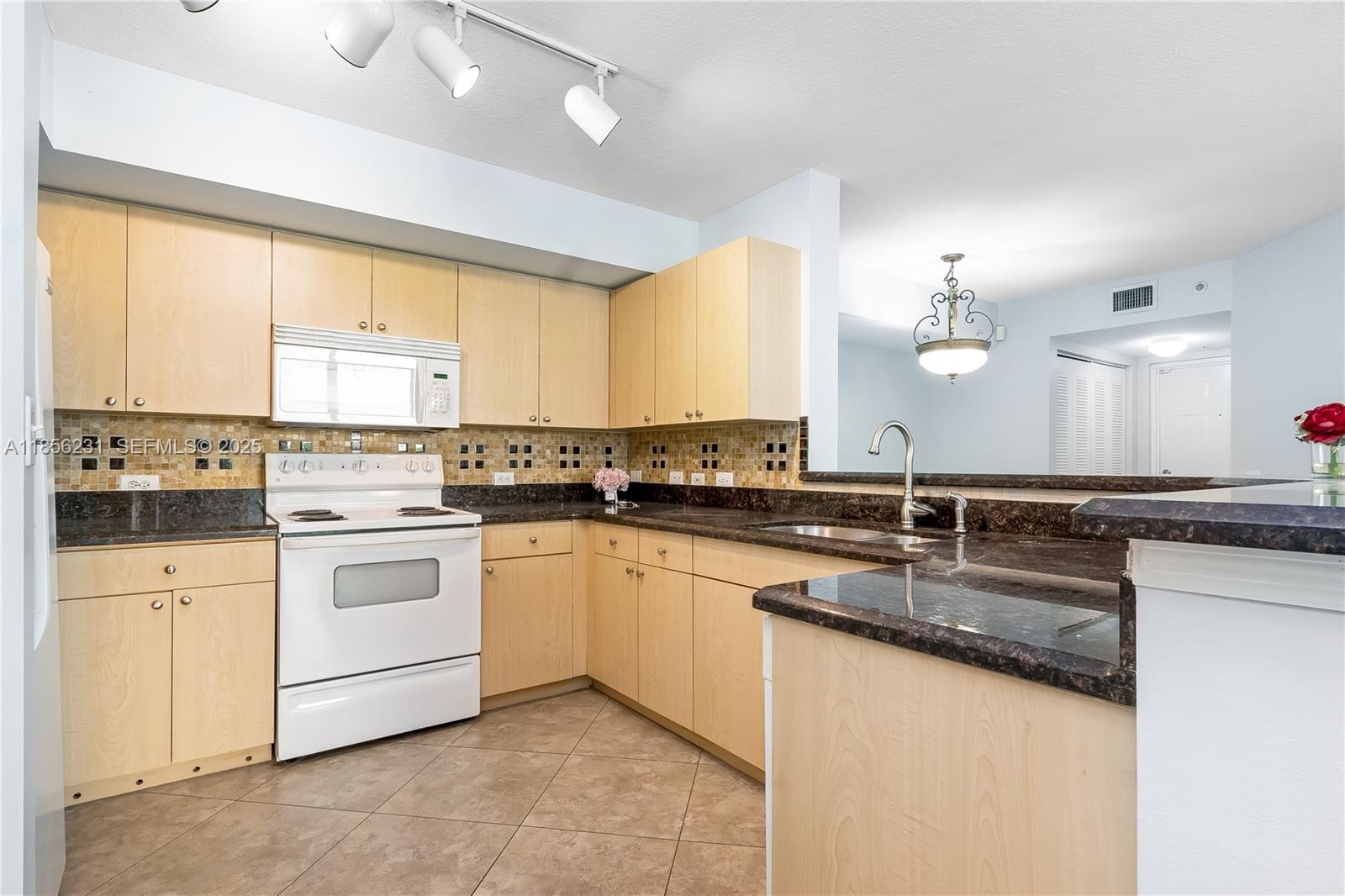 VILLA DEL SOL CONDO - Residential Lease