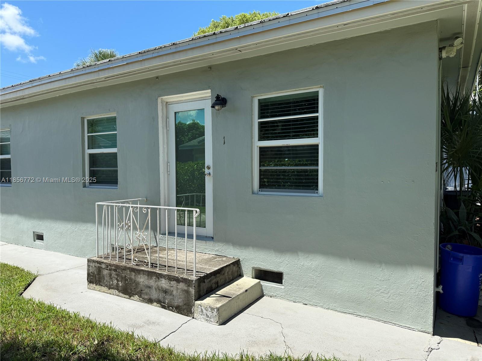 Cute one bedroom ground floor apartment just 2 blocks from shops & restaurants in Downtown Lake Worth Beach! Assigned off-street parking. First and Last month rent plus one month security deposit required. Small pets ok (no aggressive breeds) with pet fee. Qualified tenants with 650+ credit score & proof of income.
