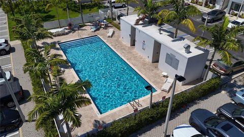 2555 NE 193rd St 2122 Miami FL 33180