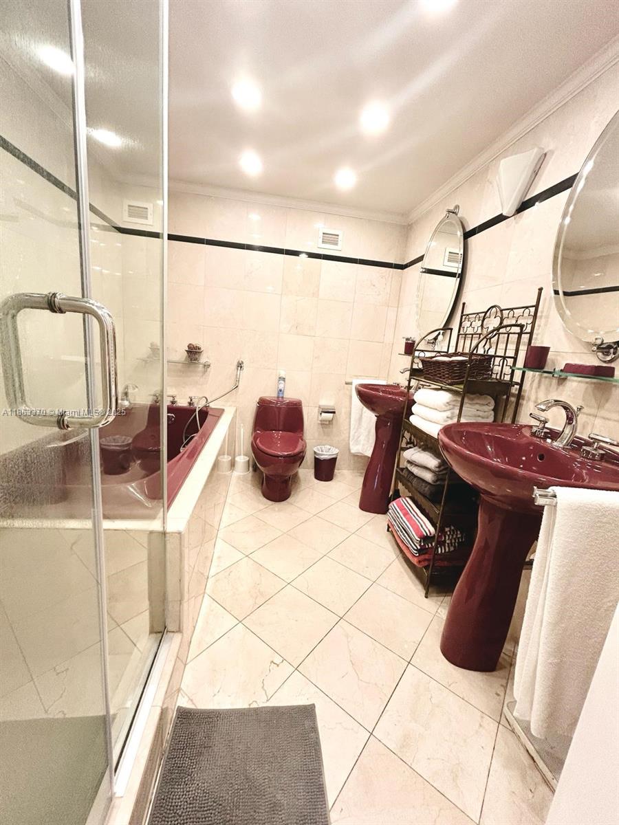 THE DECOPLAGE CONDO - Residential