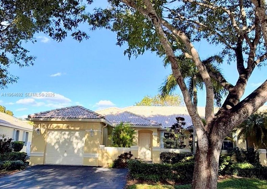 Photo of 4309 Pine Ridge Ct, Weston, FL 33331 (MLS # A11964692)