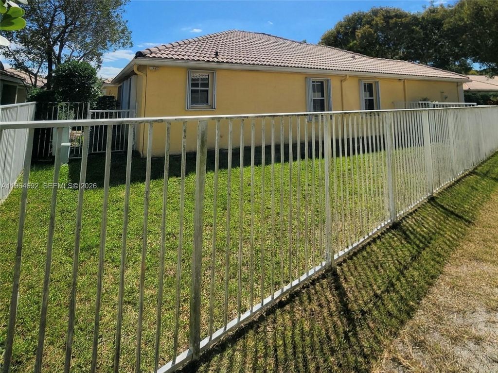 Photo of 4309 Pine Ridge Ct, Weston, FL 33331 (MLS # A11964692)