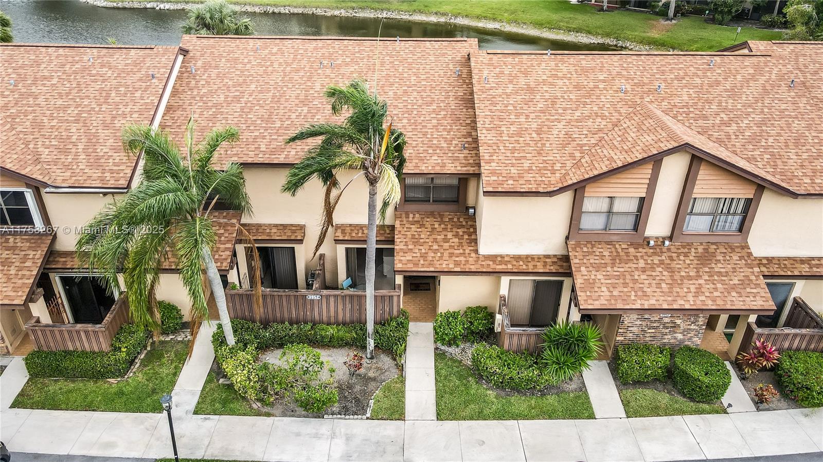 3952 Cocoplum Cir E
