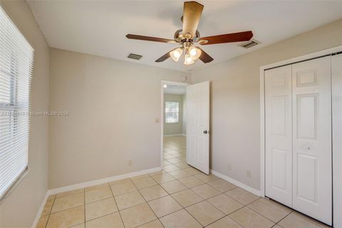 Single Family Residence in Fort Pierce FL 7902 Pacific Ave Ave 9.jpg