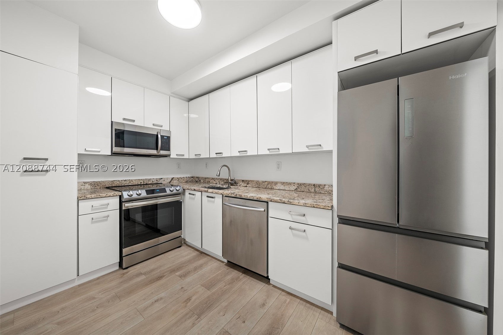 5005 Collins Ave 1525