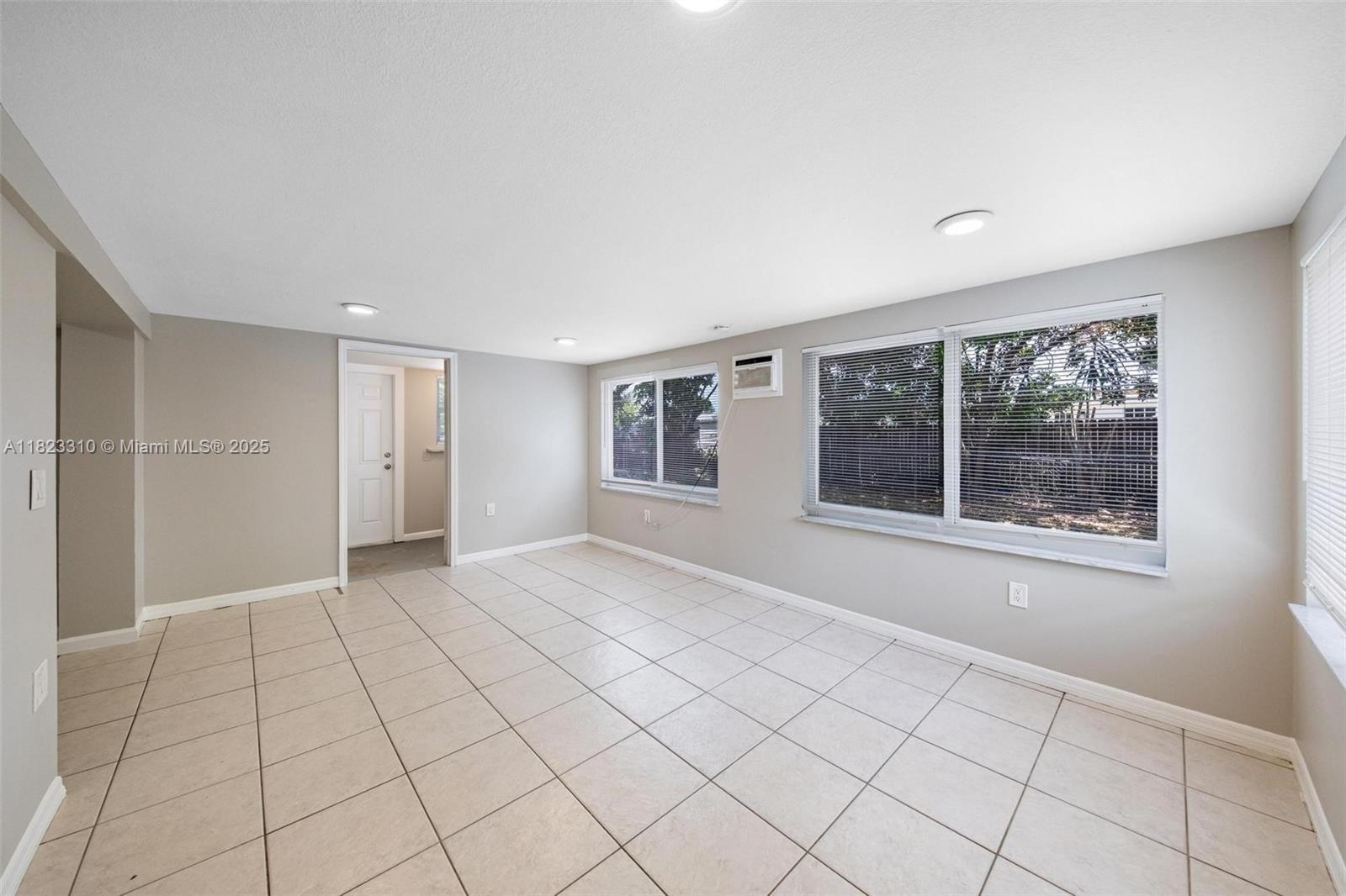 PALM BEACH CABANA COLONY - Residential