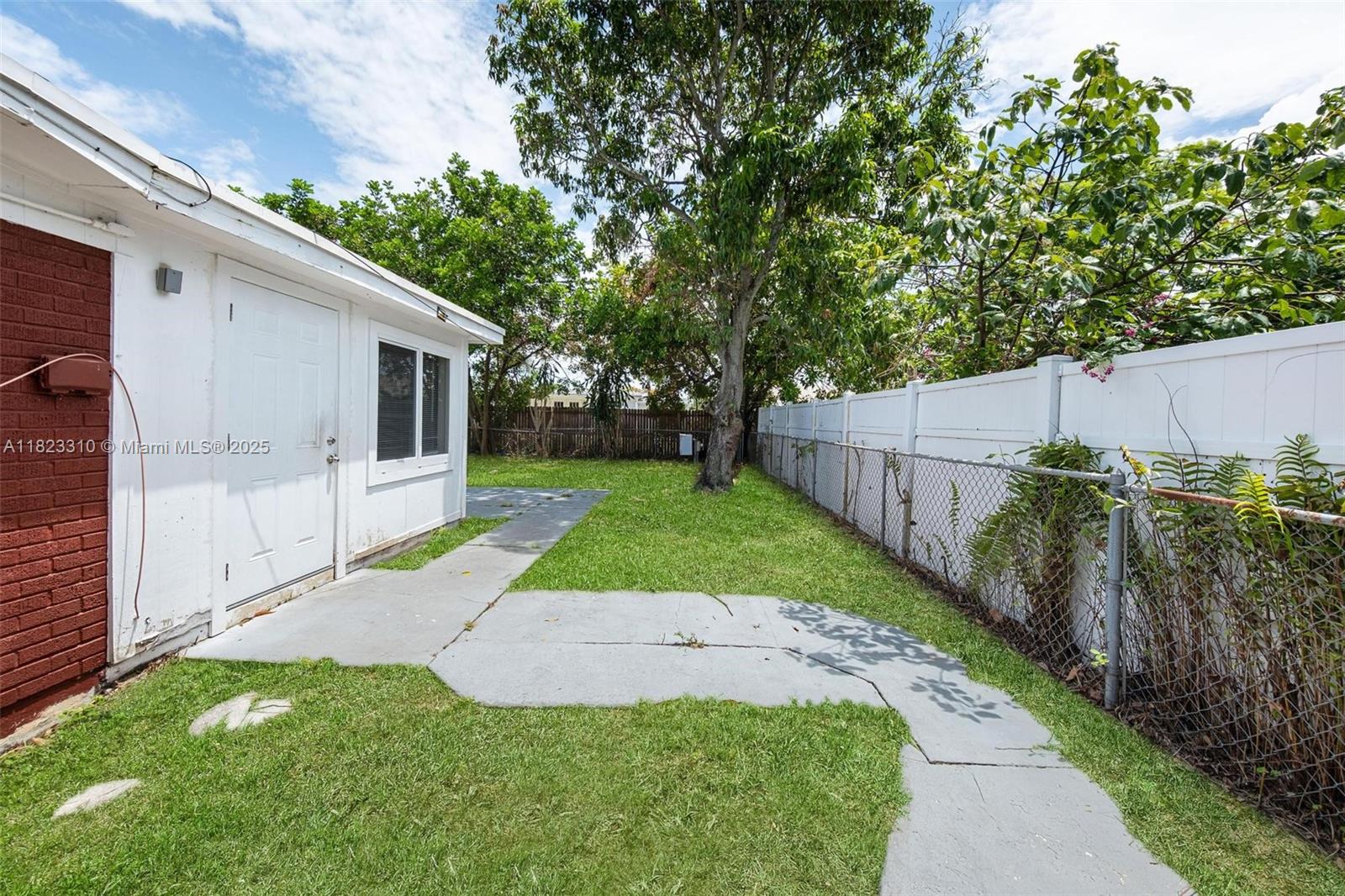 PALM BEACH CABANA COLONY - Residential