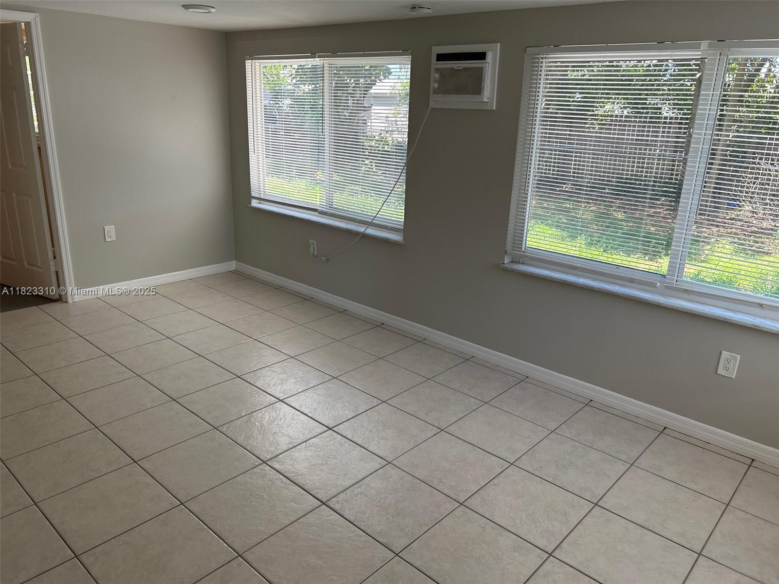 PALM BEACH CABANA COLONY - Residential