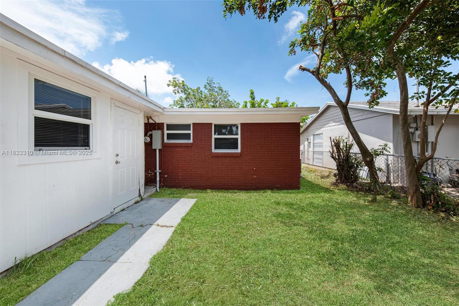 PALM BEACH CABANA COLONY - Residential