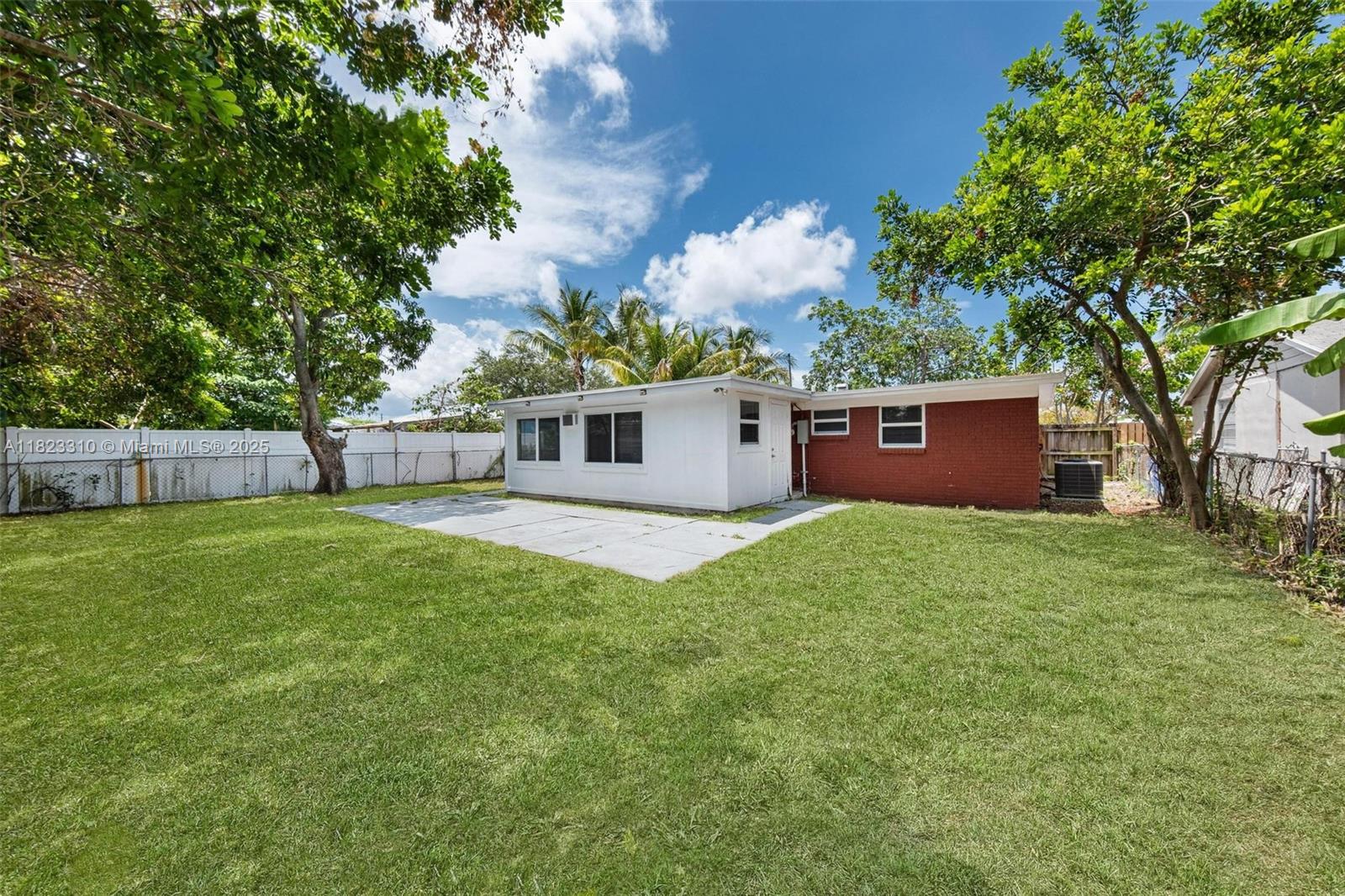 PALM BEACH CABANA COLONY - Residential