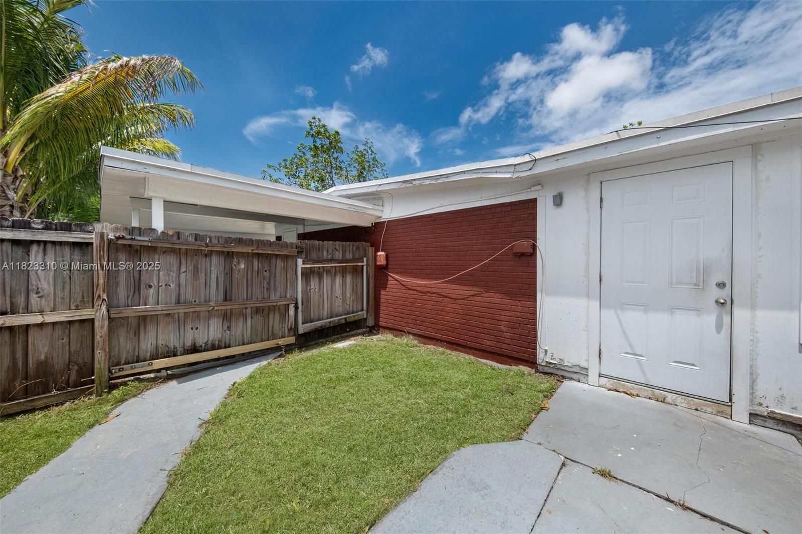 PALM BEACH CABANA COLONY - Residential