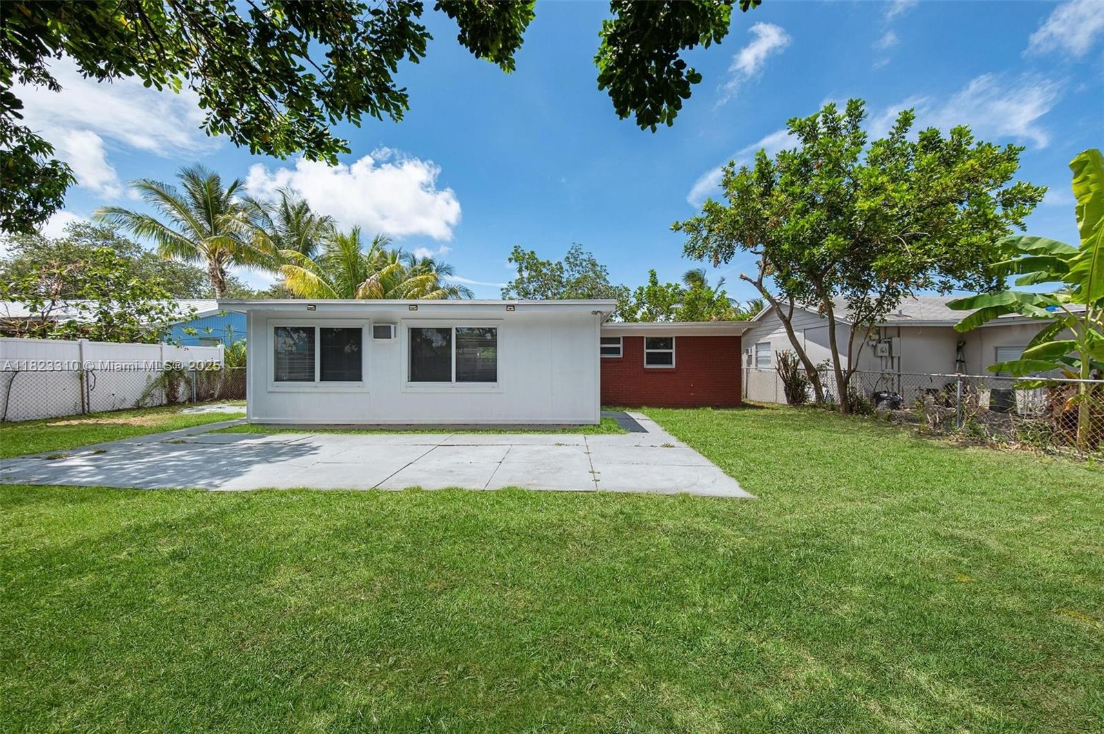 PALM BEACH CABANA COLONY - Residential