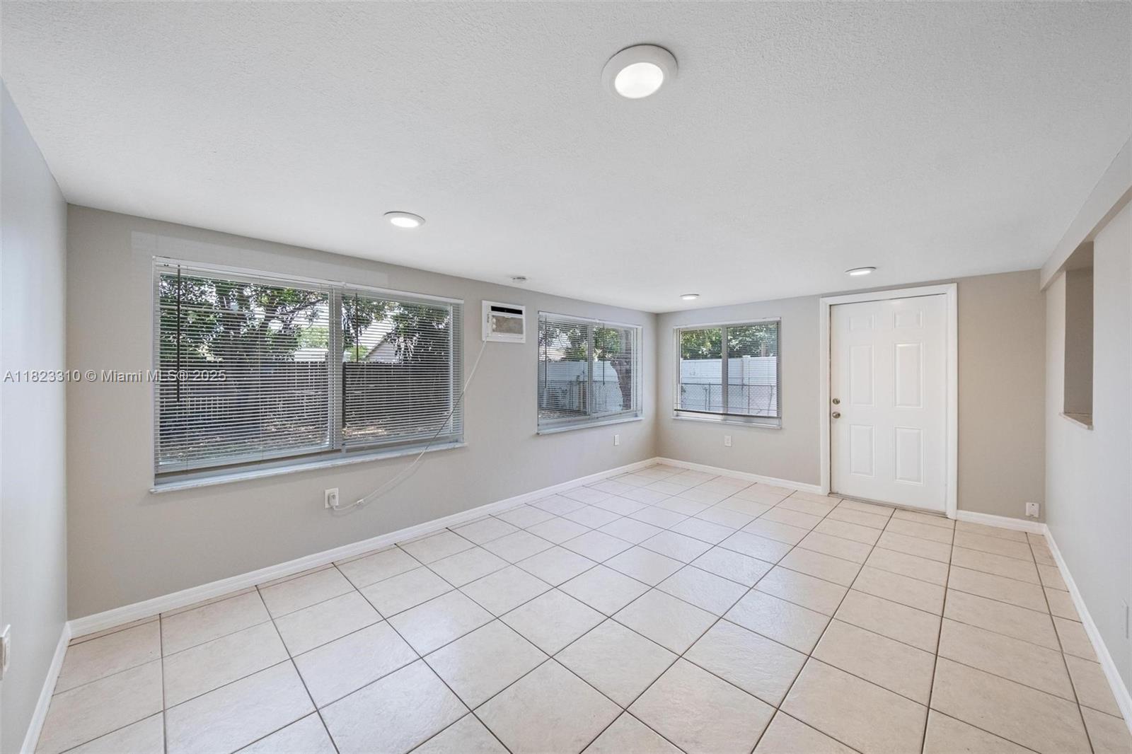 PALM BEACH CABANA COLONY - Residential