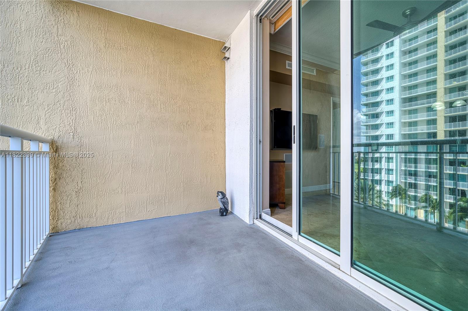 DUO CONDOMINIUM EAST - Residential