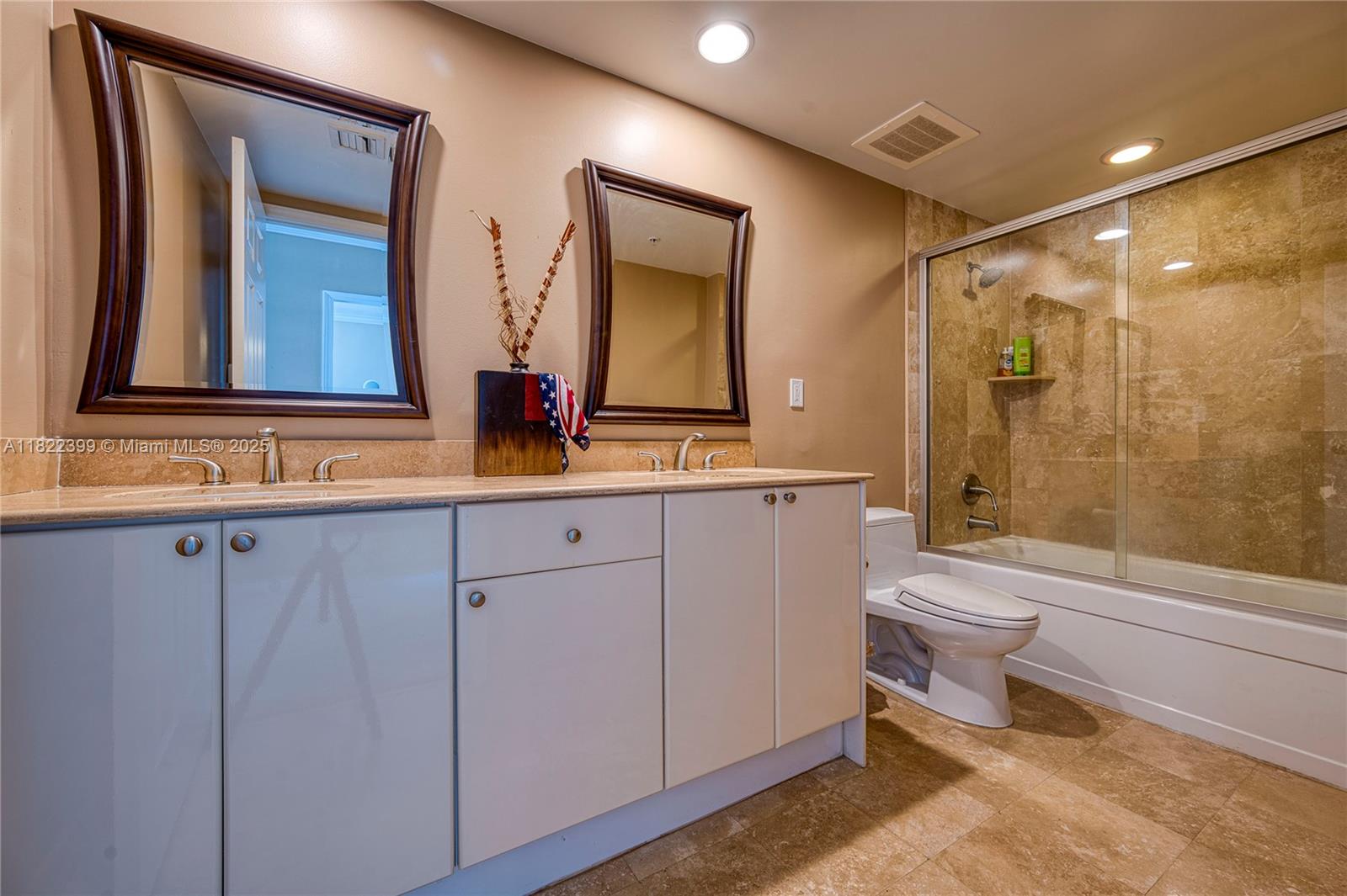 DUO CONDOMINIUM EAST - Residential