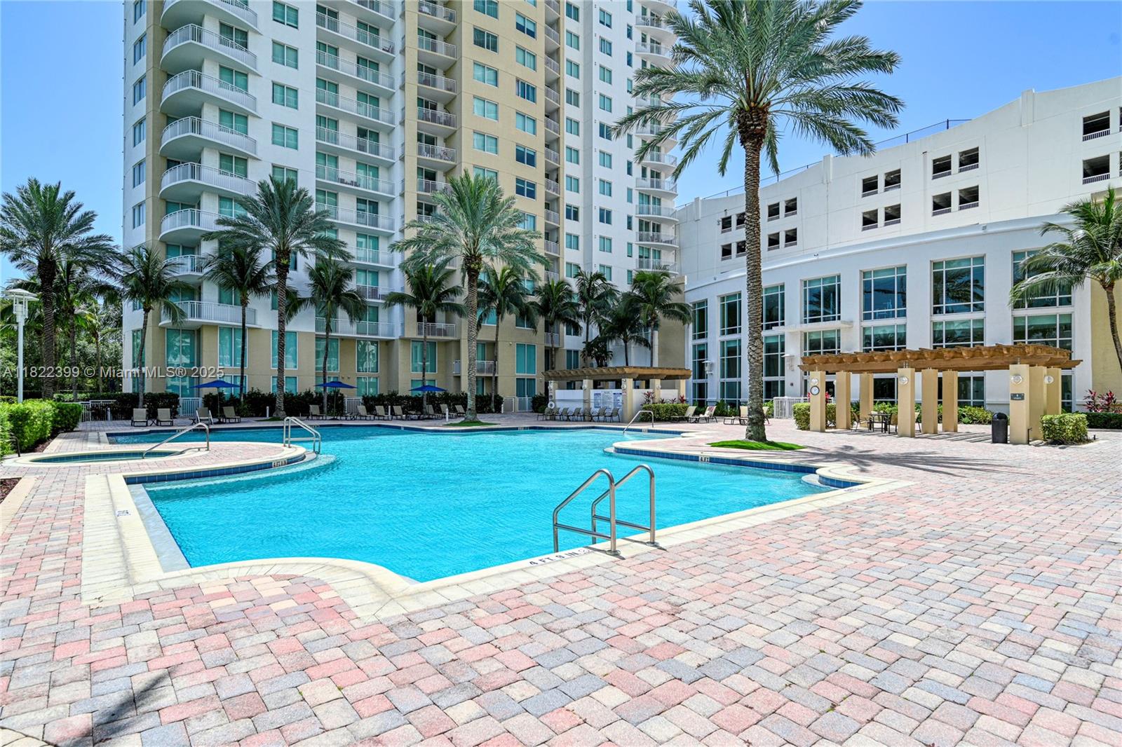 DUO CONDOMINIUM EAST - Residential