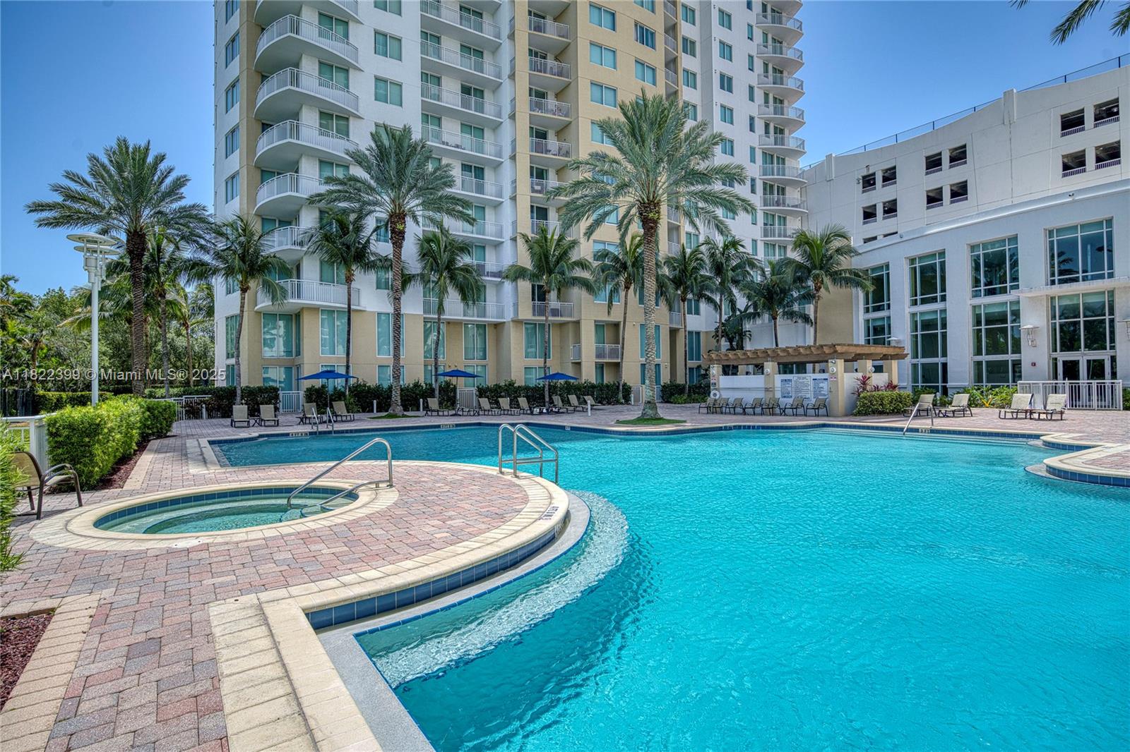 DUO CONDOMINIUM EAST - Residential