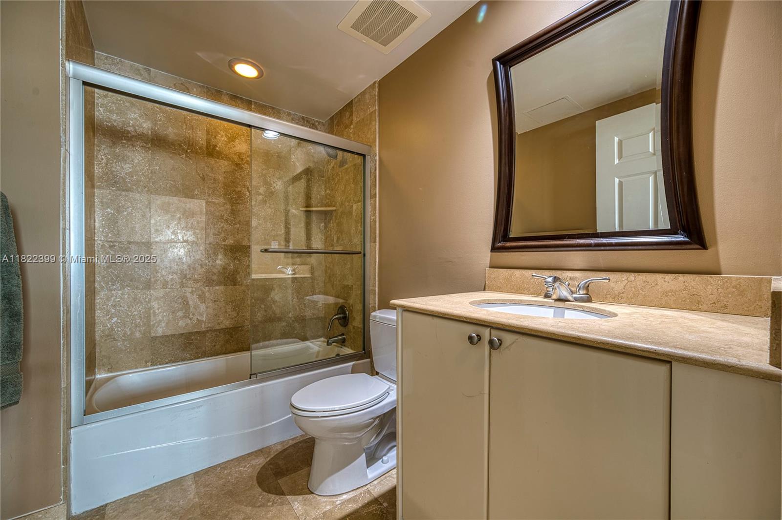 DUO CONDOMINIUM EAST - Residential