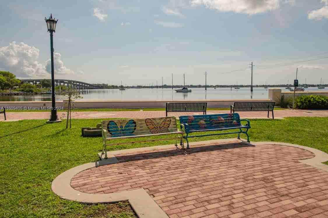 Broadview Manor - Residential