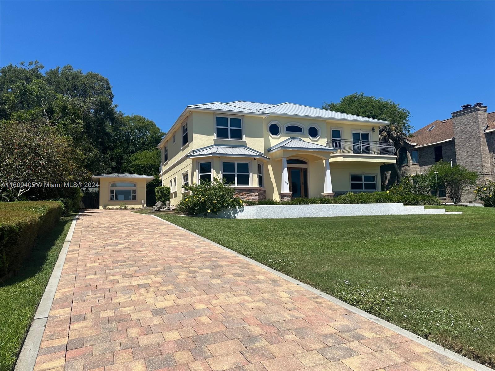 Broadview Manor - Residential