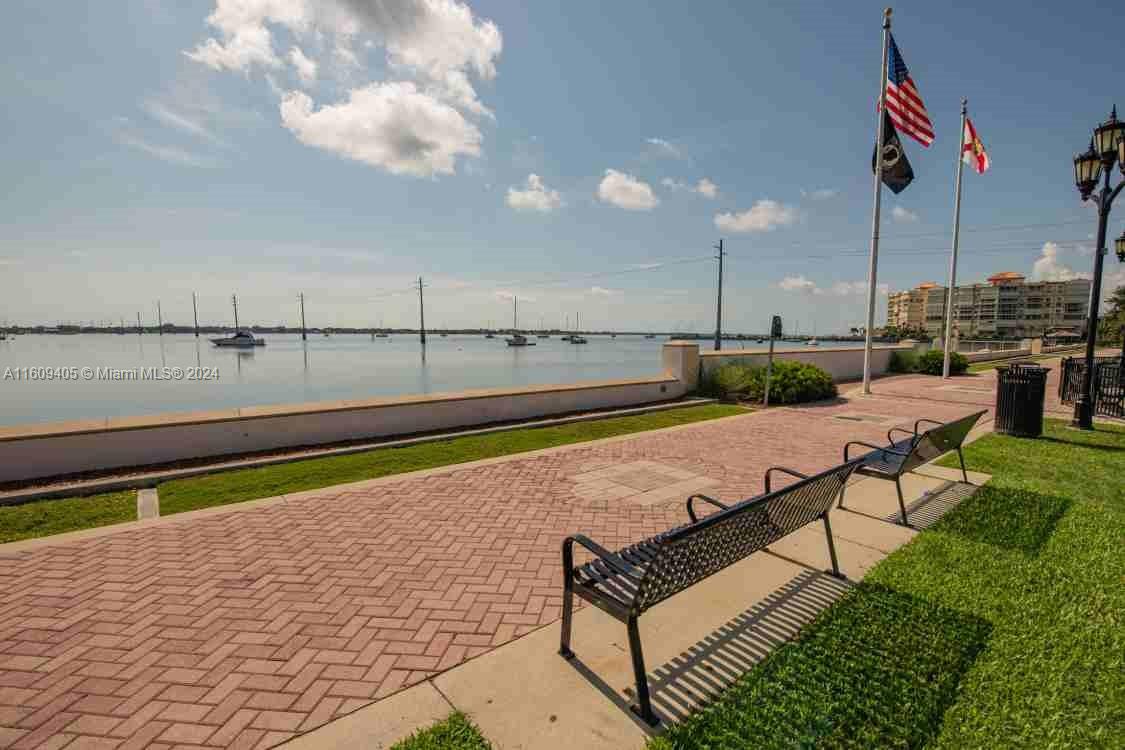 Broadview Manor - Residential