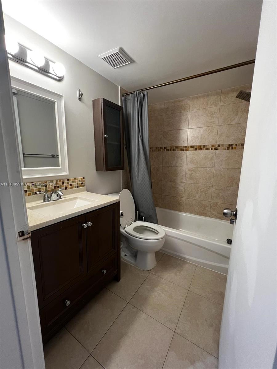 2575 SW 27th Ave 407