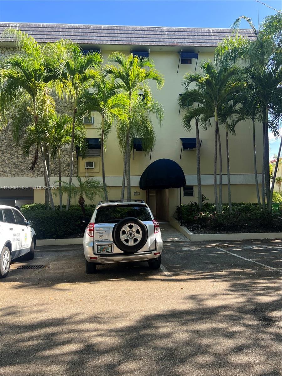 Spacious 1 bedroom 1 bath condo in the Gables. This unit features neutral tile floors, wood kitchen cabinets, granite counter tops, stainless steel appliances, large walk-in closet and updated bathroom with travertine marble. The building is small and well maintained with covered parking and inviting pool area. Great location for Coral Gables professionals, located walking distance from Miracle Mile and the Coral Gables Youth Center. EASY TO SHOW.
