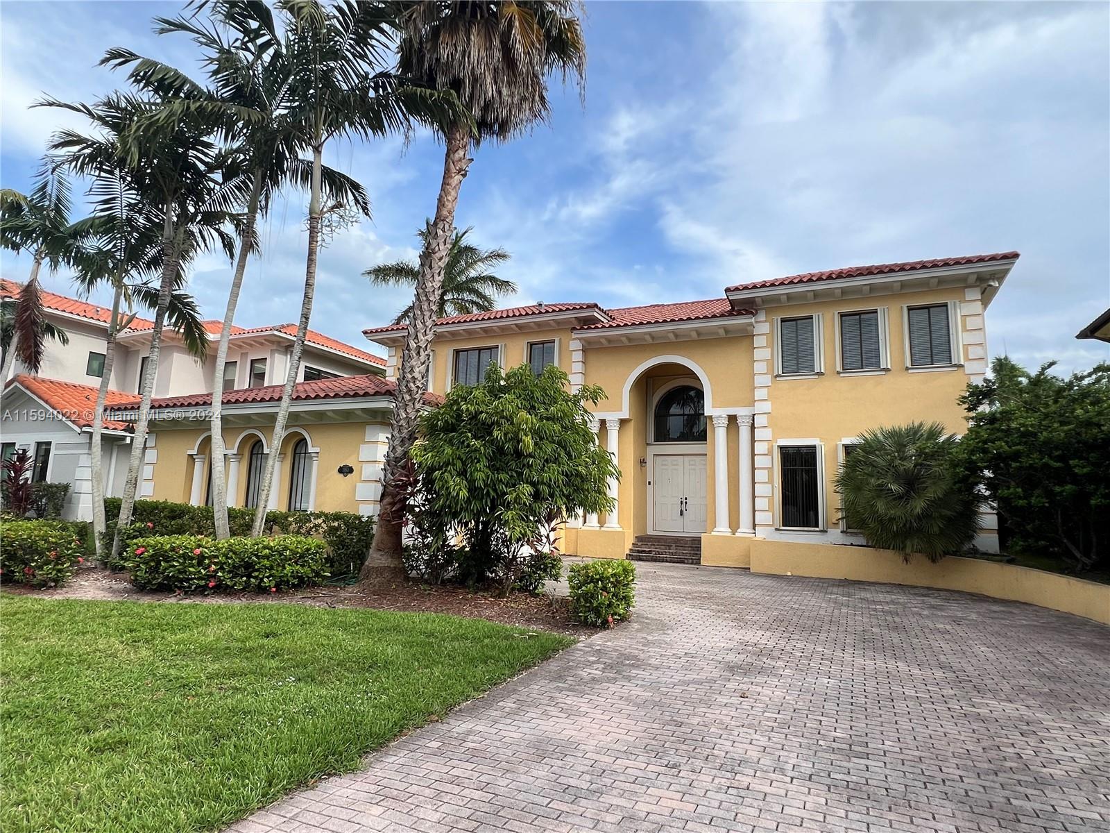 Rental Property at 7950 Sw 195th Ter Ter, Cutler Bay, Miami-Dade County, Florida - Bedrooms: 5 
Bathrooms: 5  - $6,000 MO.