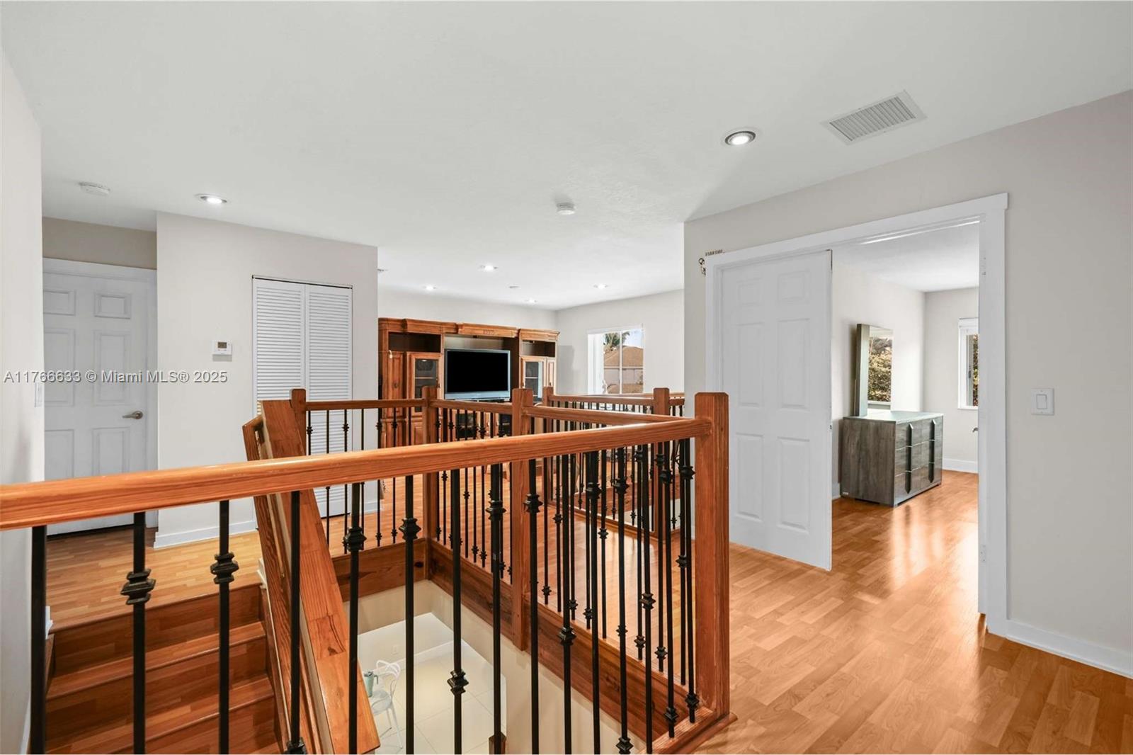 POD 5 AT MONARCH LAKES - Residential