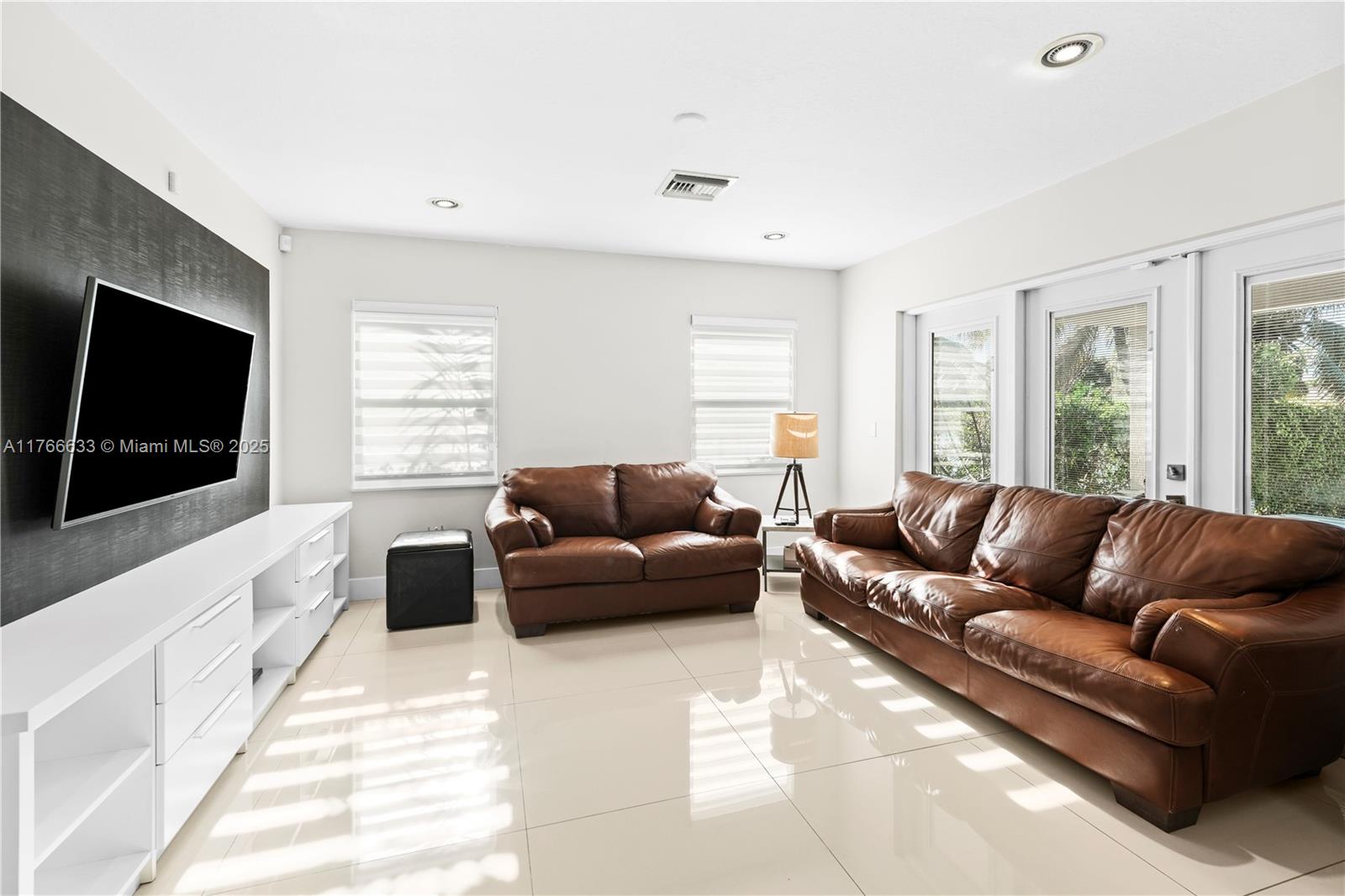 POD 5 AT MONARCH LAKES - Residential