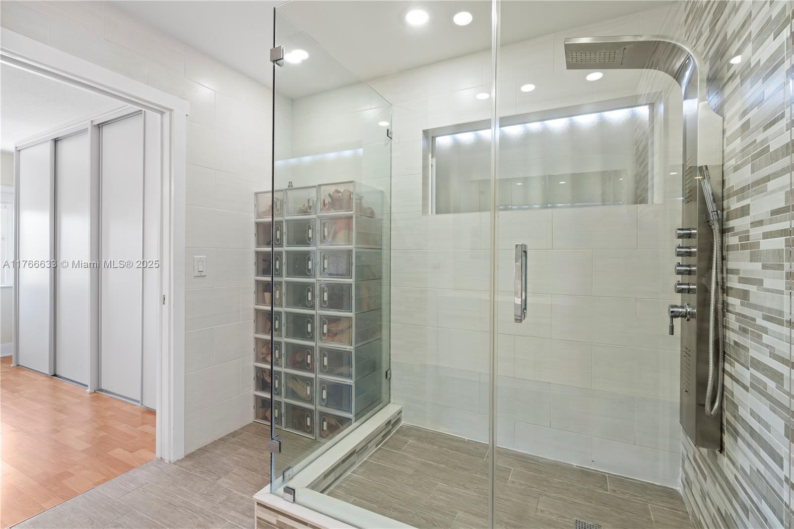 POD 5 AT MONARCH LAKES - Residential