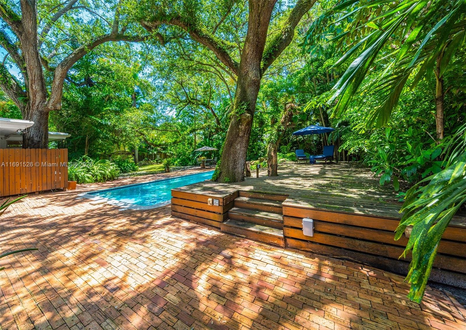 THE MOORINGS - Residential