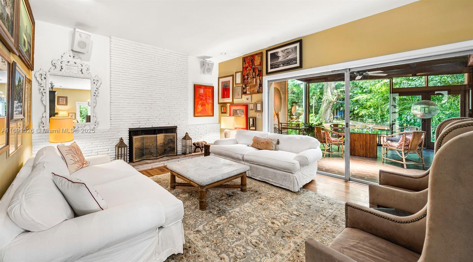 THE MOORINGS - Residential