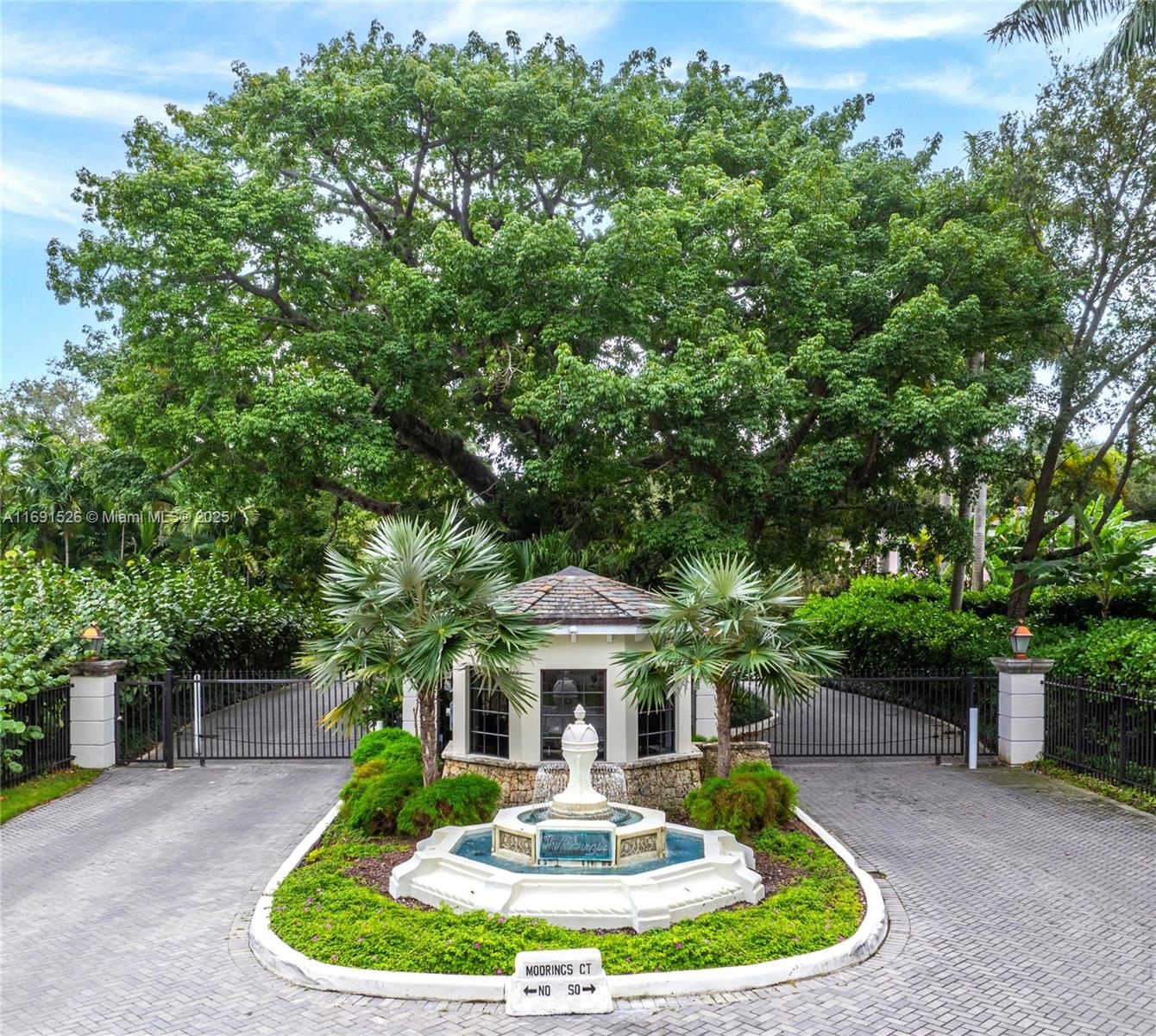 THE MOORINGS - Residential