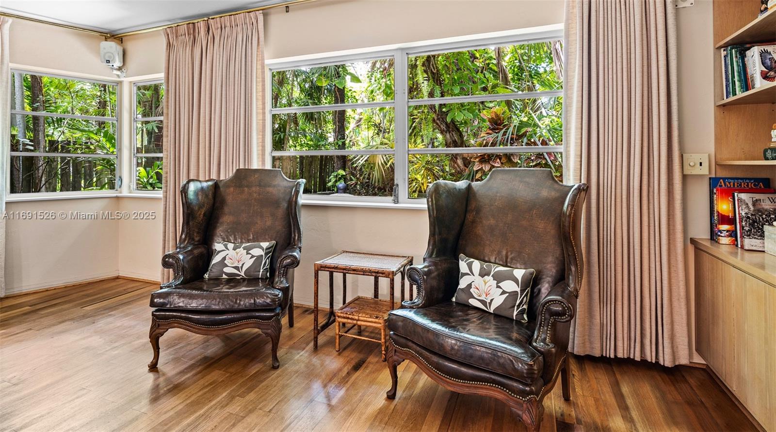THE MOORINGS - Residential