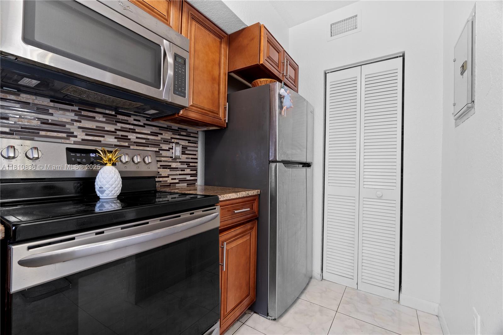 SUNSET PALM VILLAS CONDO - Residential