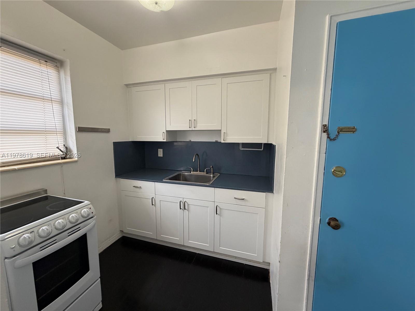 4730 Pine Tree Dr 11