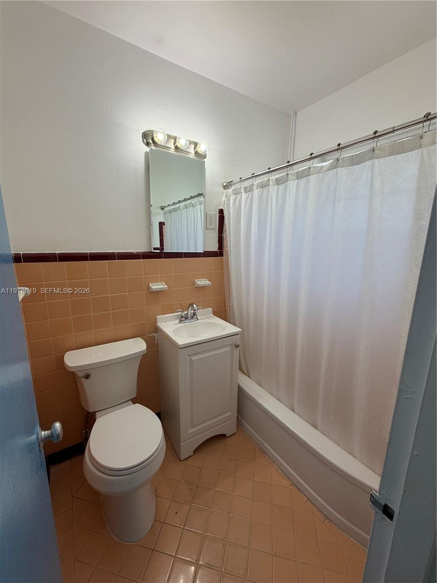 4730 Pine Tree Dr 11