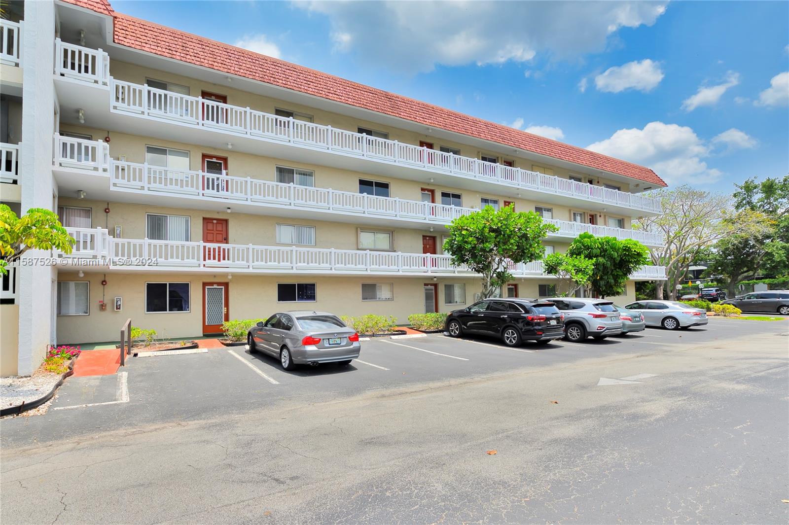 LAS VISTAS D IN INVERRARY - Residential