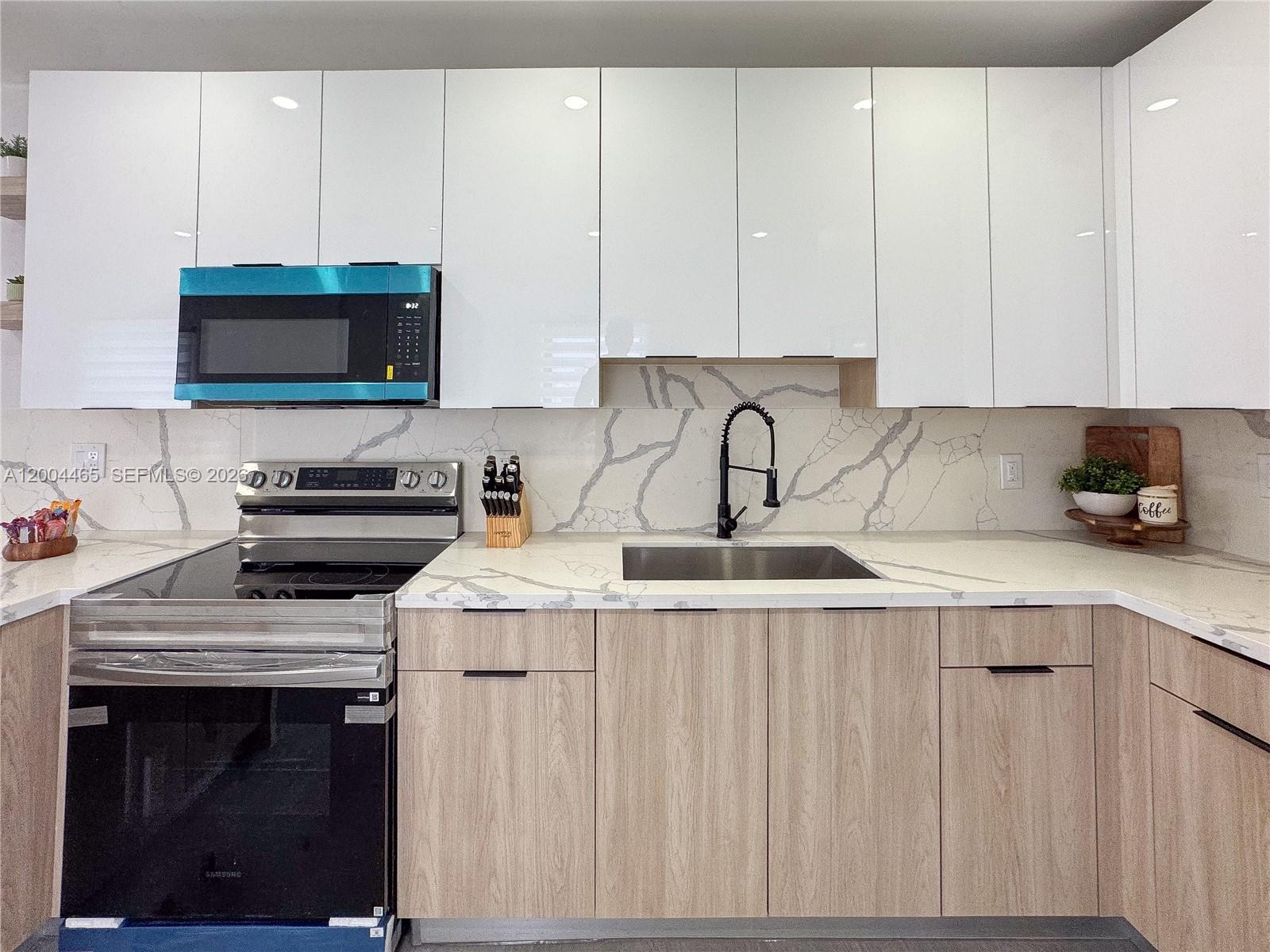 17TH AVE MANOR - Residential