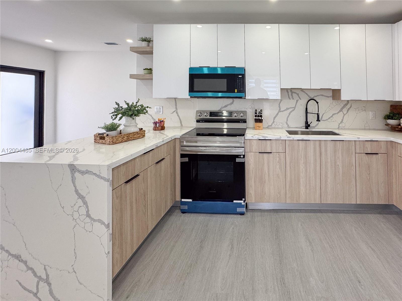 17TH AVE MANOR - Residential