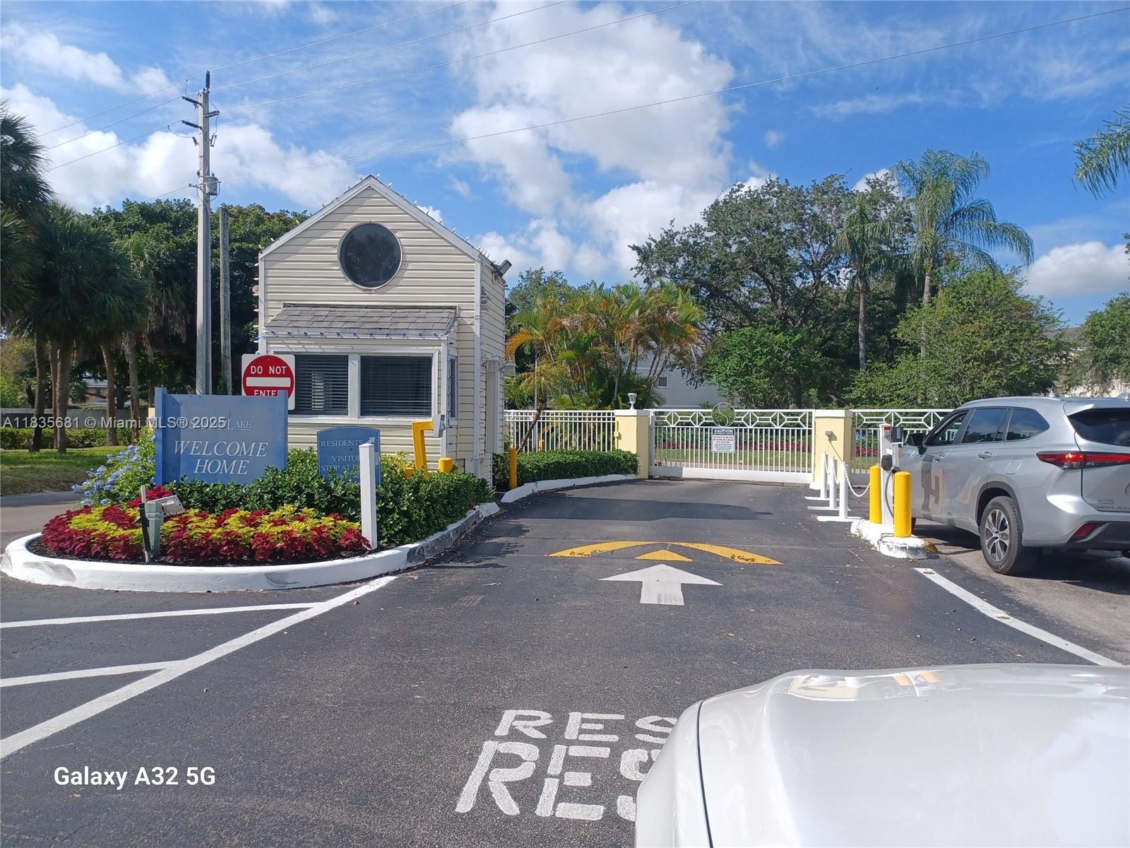 SUMMER LAKE - Residential